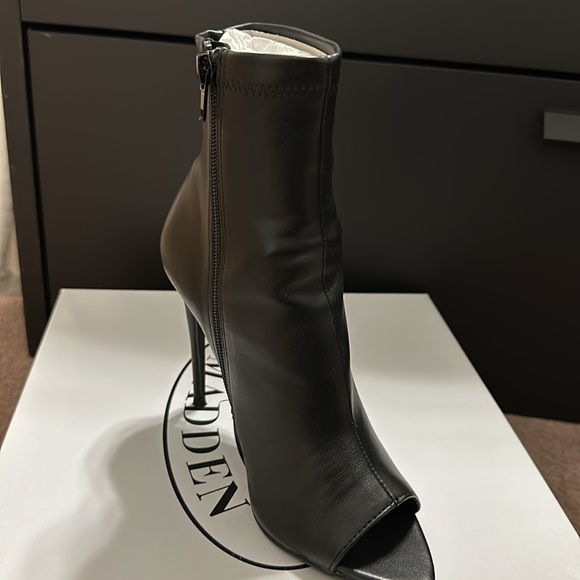 STEVE MADDEN BLACK OPEN TOE BOOTS - Picture 2 of 5